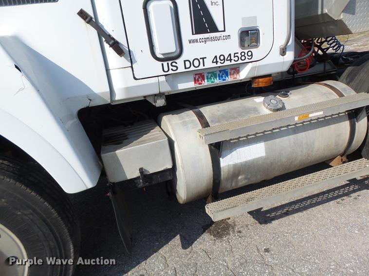 image for item DB1442 1991 Mack CH613 semi truck