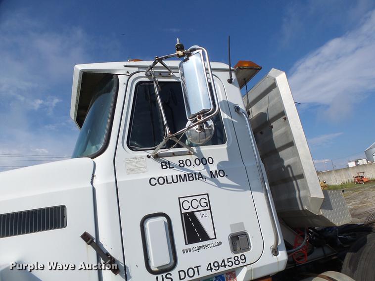 image for item DB1442 1991 Mack CH613 semi truck