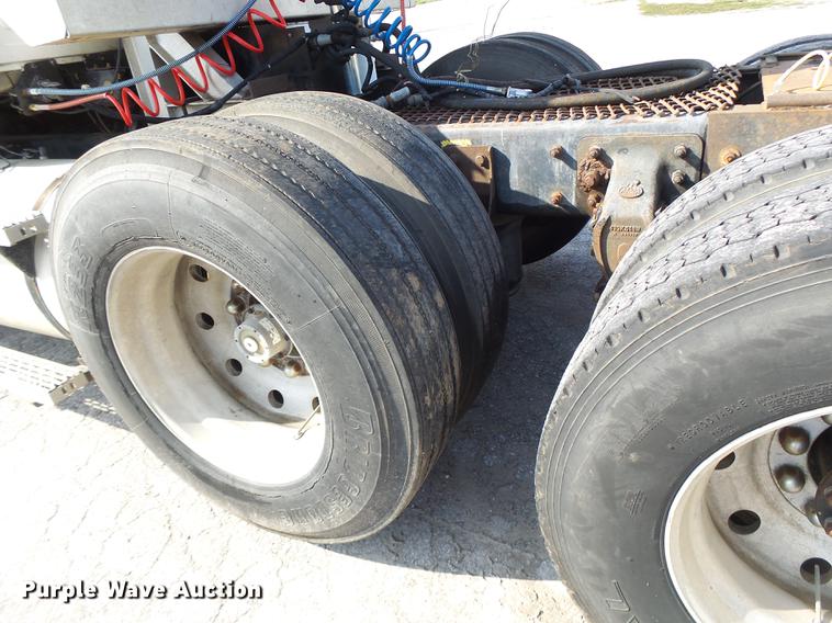 image for item DB1442 1991 Mack CH613 semi truck