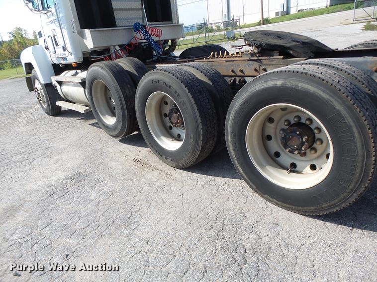 image for item DB1442 1991 Mack CH613 semi truck