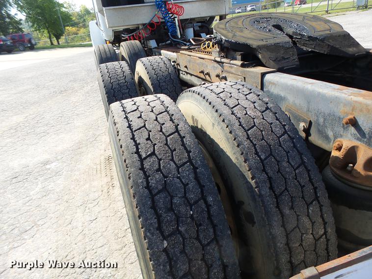 image for item DB1442 1991 Mack CH613 semi truck