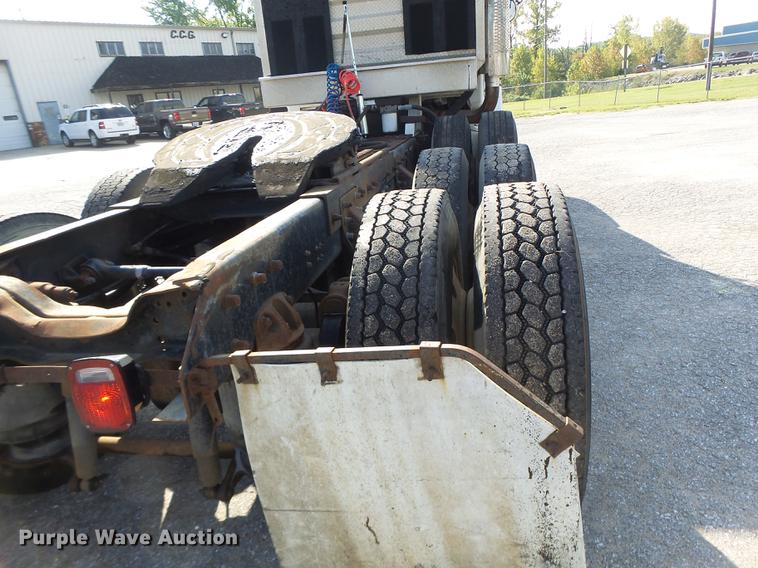 image for item DB1442 1991 Mack CH613 semi truck