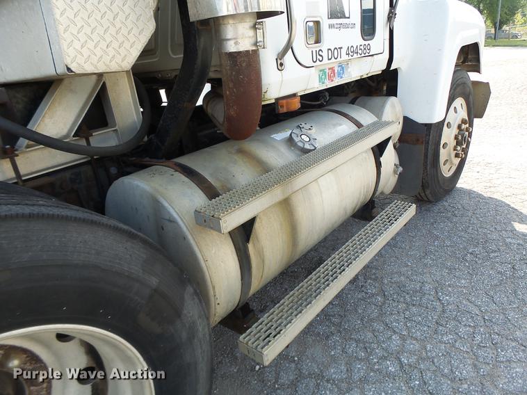 image for item DB1442 1991 Mack CH613 semi truck