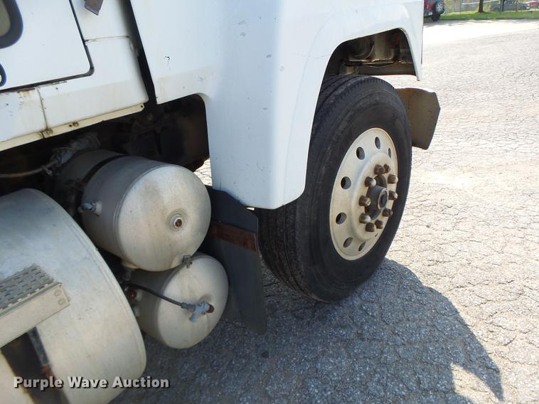 image for item DB1442 1991 Mack CH613 semi truck