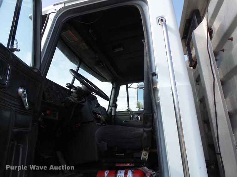 image for item DB1442 1991 Mack CH613 semi truck