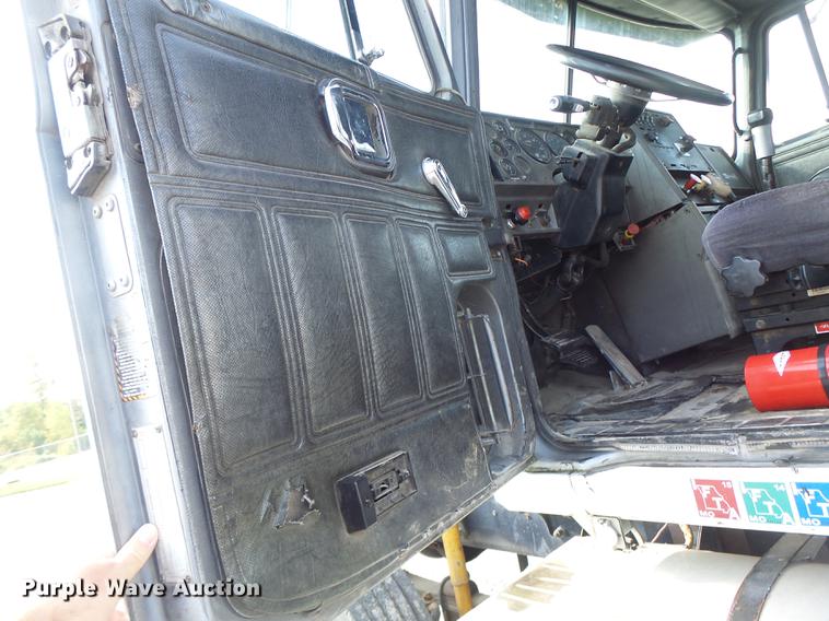 image for item DB1442 1991 Mack CH613 semi truck