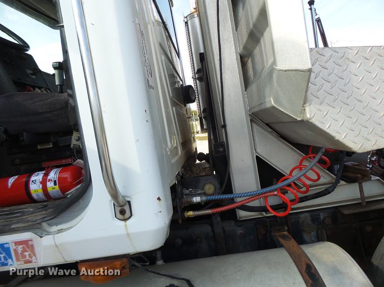 image for item DB1442 1991 Mack CH613 semi truck