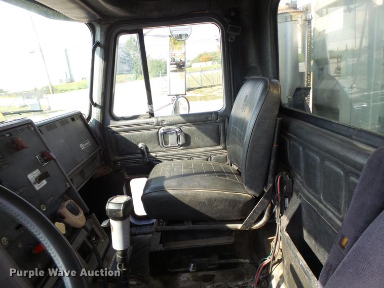 image for item DB1442 1991 Mack CH613 semi truck