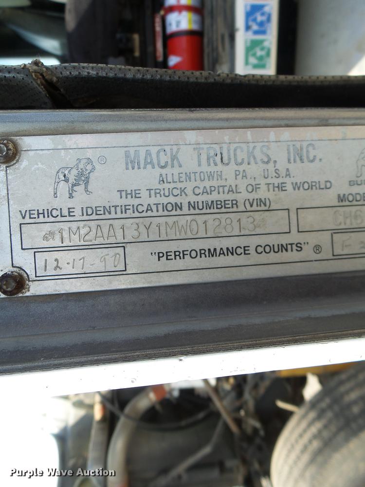 image for item DB1442 1991 Mack CH613 semi truck