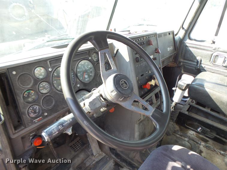 image for item DB1442 1991 Mack CH613 semi truck