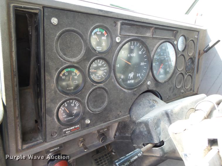 image for item DB1442 1991 Mack CH613 semi truck