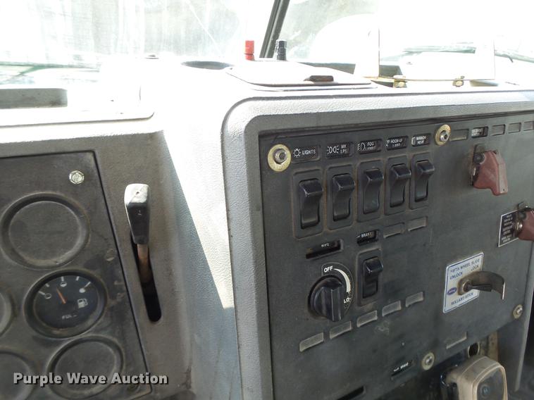 image for item DB1442 1991 Mack CH613 semi truck