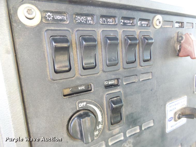 image for item DB1442 1991 Mack CH613 semi truck