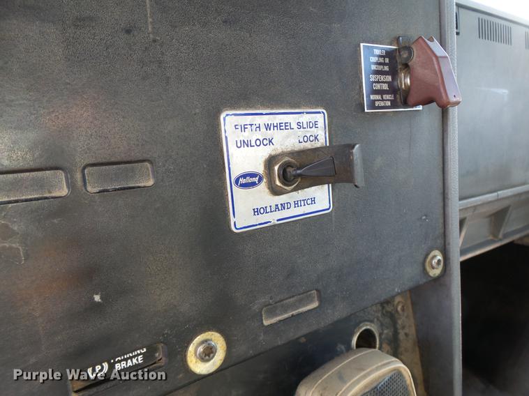 image for item DB1442 1991 Mack CH613 semi truck