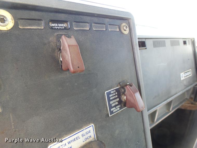 image for item DB1442 1991 Mack CH613 semi truck