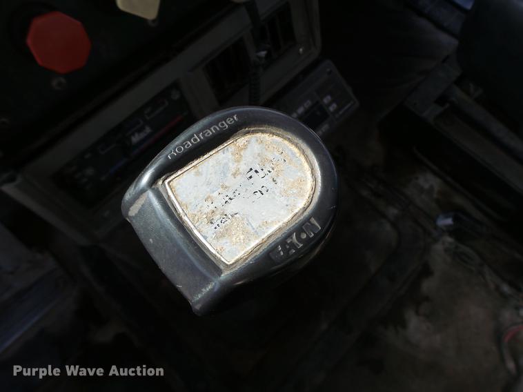 image for item DB1442 1991 Mack CH613 semi truck