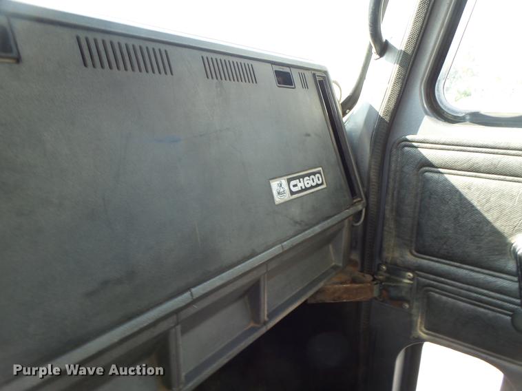 image for item DB1442 1991 Mack CH613 semi truck