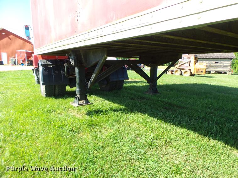 image for item DB5762 1982 Evans Monon FA70DBL dry van trailer
