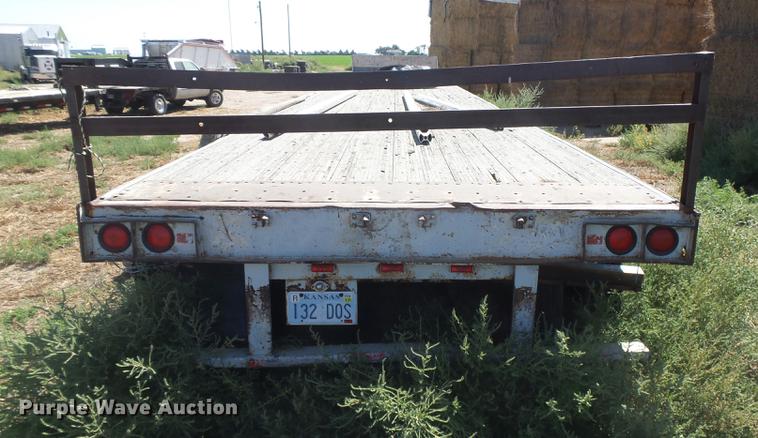 image for item DC3853 1991 Strick flatbed trailer