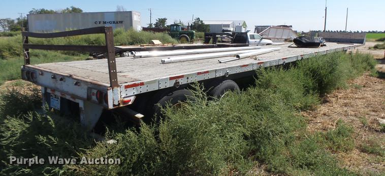 image for item DC3853 1991 Strick flatbed trailer
