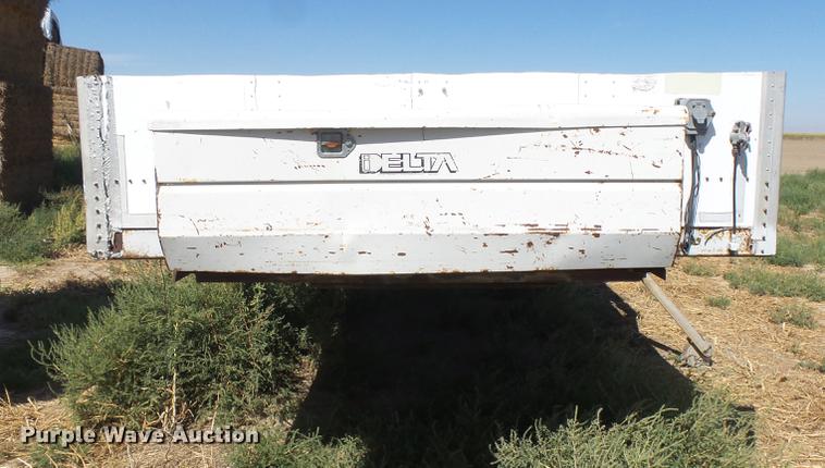 image for item DC3853 1991 Strick flatbed trailer