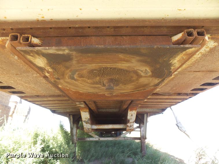 image for item DC3853 1991 Strick flatbed trailer