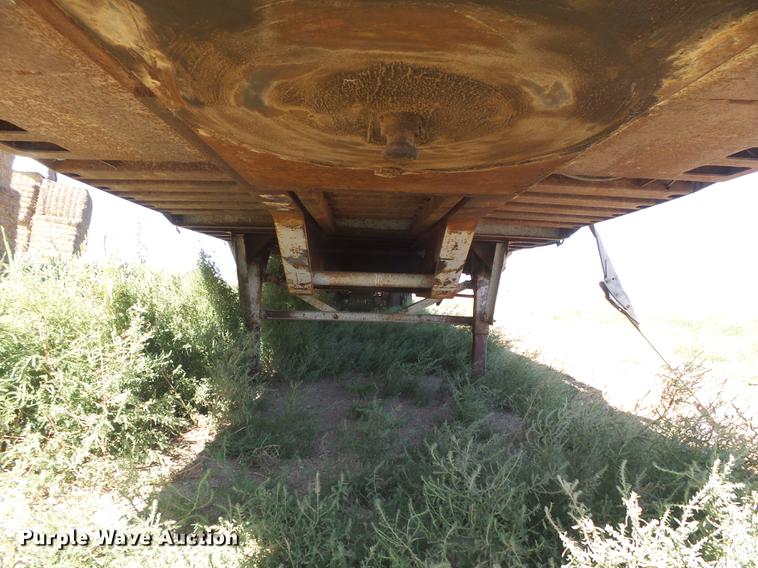 image for item DC3853 1991 Strick flatbed trailer