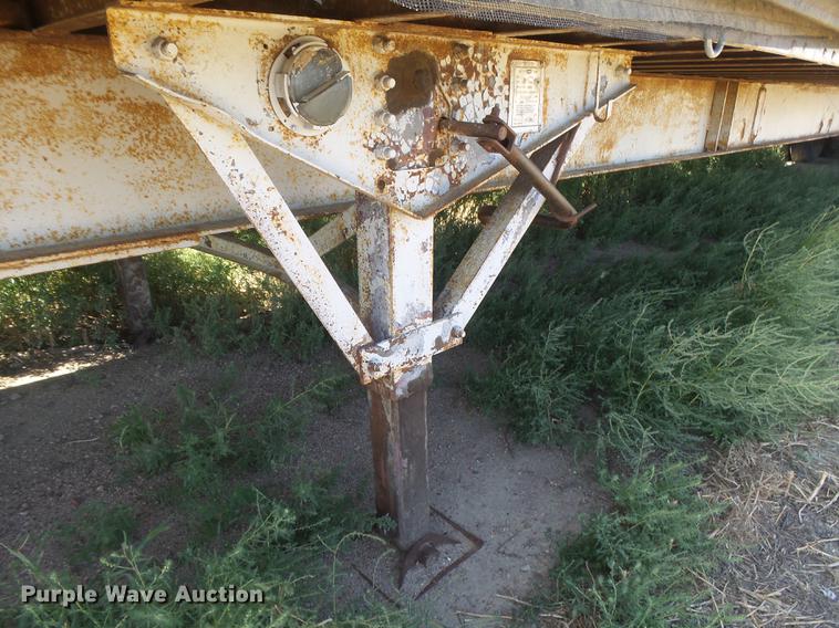 image for item DC3853 1991 Strick flatbed trailer