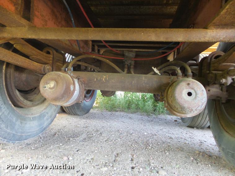 image for item DC3853 1991 Strick flatbed trailer