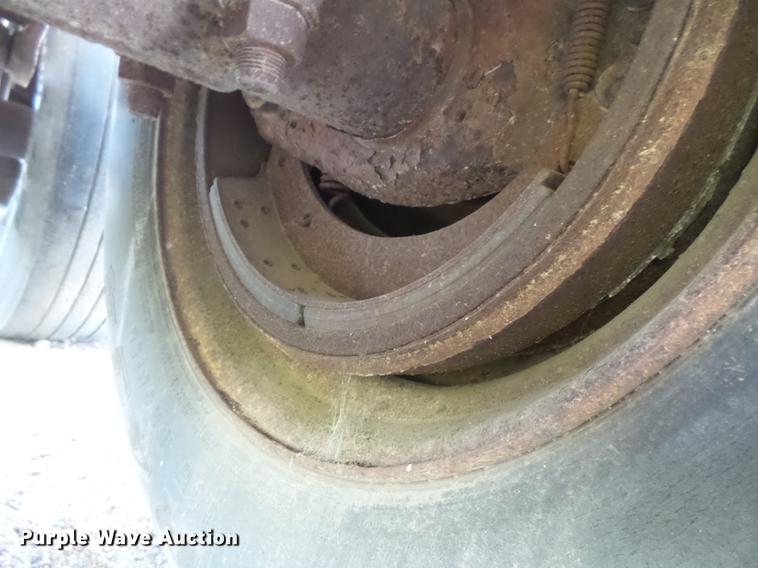 image for item DC3853 1991 Strick flatbed trailer