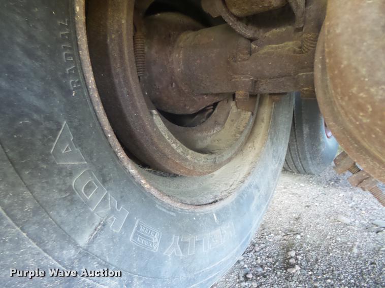 image for item DC3853 1991 Strick flatbed trailer