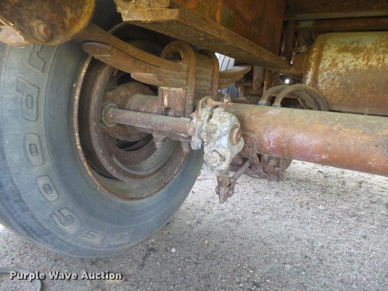 image for item DC3853 1991 Strick flatbed trailer