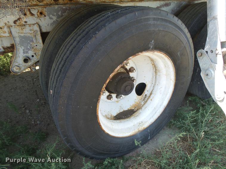 image for item DC3853 1991 Strick flatbed trailer