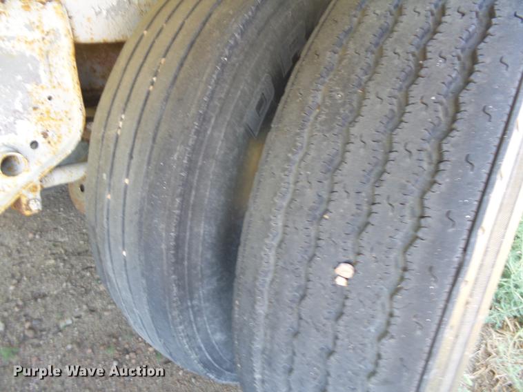 image for item DC3853 1991 Strick flatbed trailer