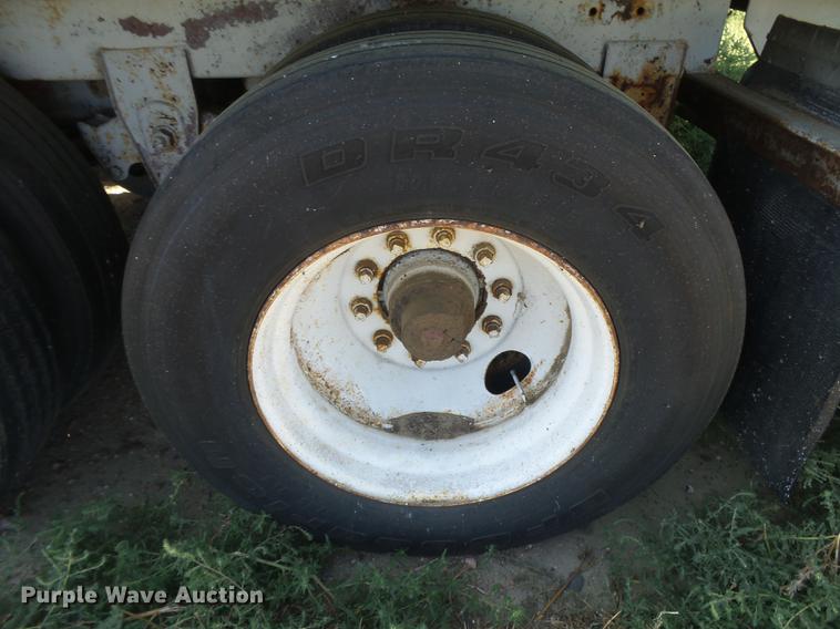 image for item DC3853 1991 Strick flatbed trailer