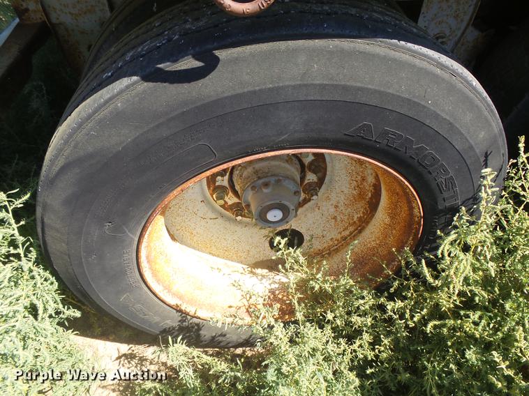 image for item DC3853 1991 Strick flatbed trailer