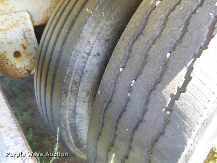 image for item DC3853 1991 Strick flatbed trailer