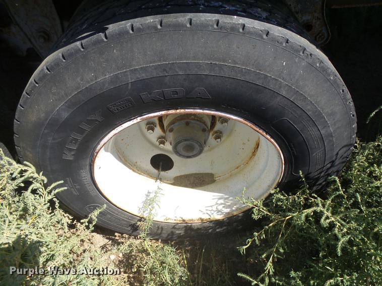 image for item DC3853 1991 Strick flatbed trailer