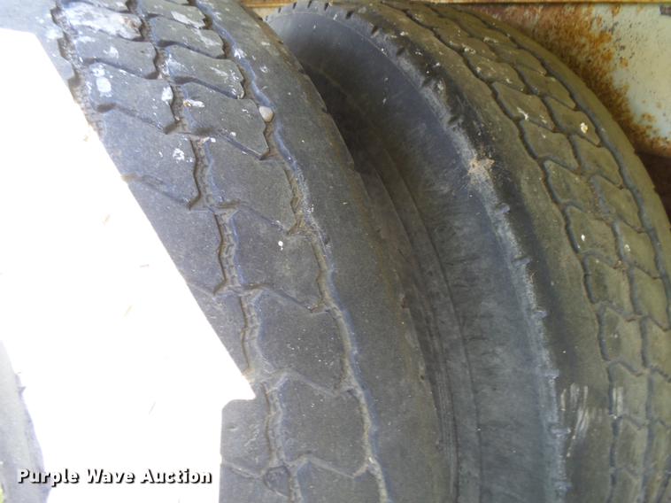 image for item DC3853 1991 Strick flatbed trailer