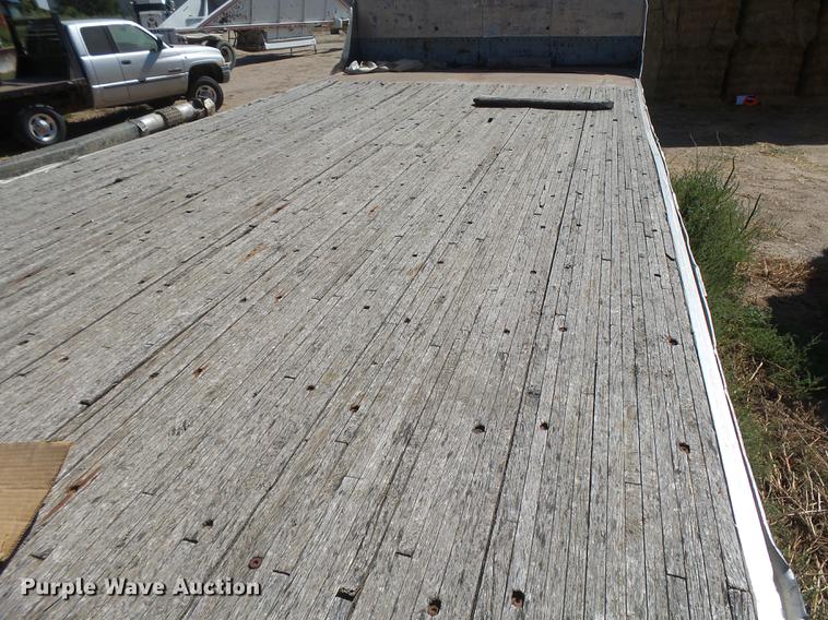image for item DC3853 1991 Strick flatbed trailer