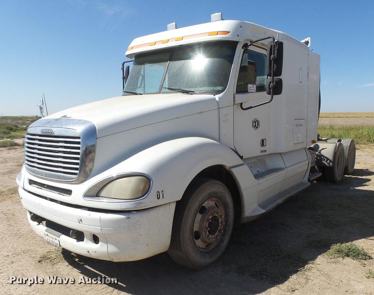 image for item DC3855 2004 Freightliner Columbia semi truck