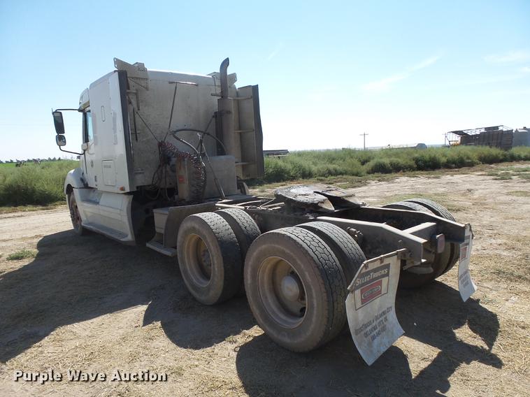 image for item DC3855 2004 Freightliner Columbia semi truck