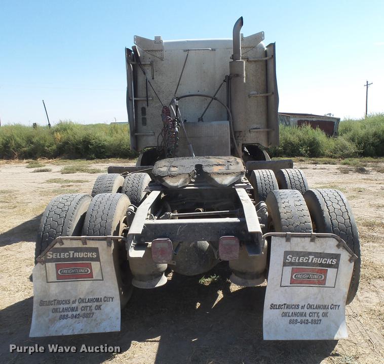 image for item DC3855 2004 Freightliner Columbia semi truck