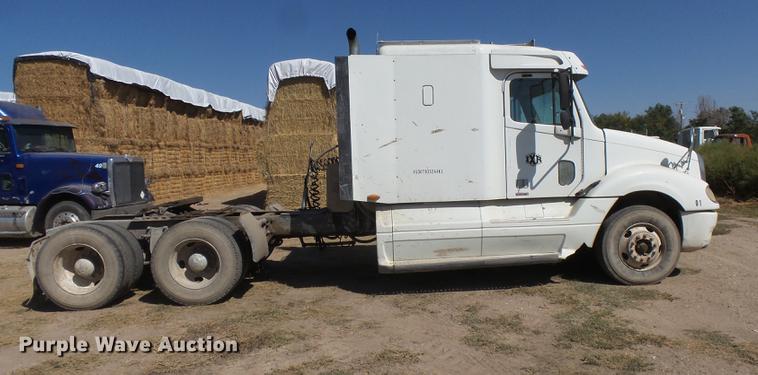image for item DC3855 2004 Freightliner Columbia semi truck