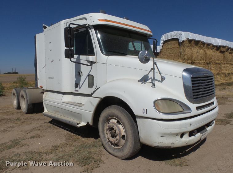 image for item DC3855 2004 Freightliner Columbia semi truck