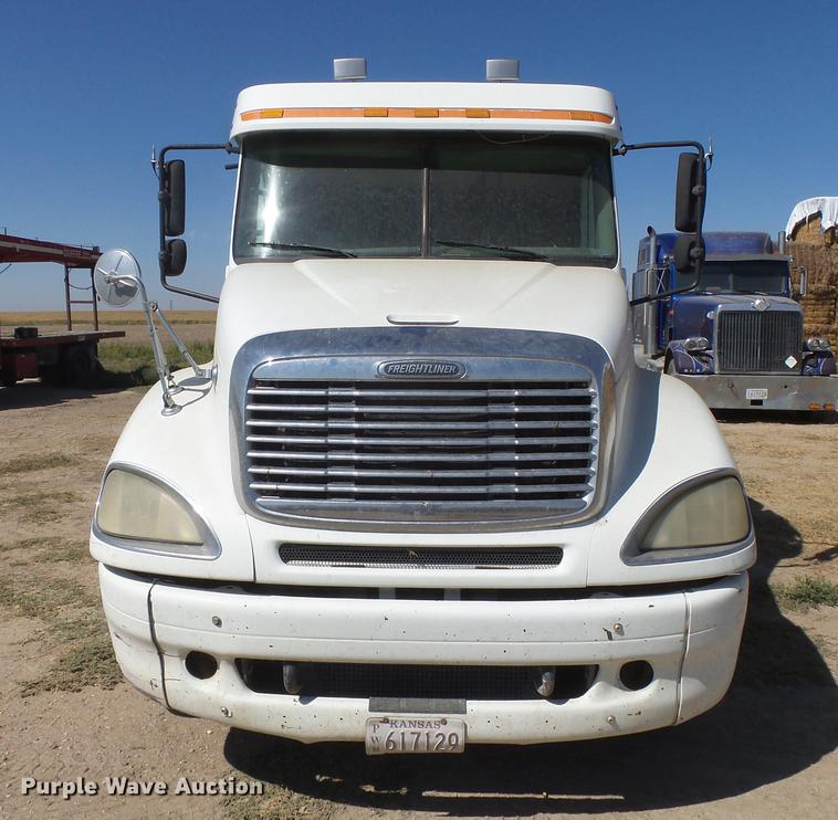 image for item DC3855 2004 Freightliner Columbia semi truck