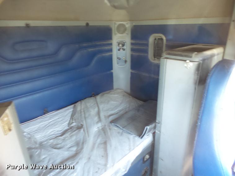 image for item DC3855 2004 Freightliner Columbia semi truck