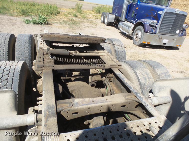 image for item DC3855 2004 Freightliner Columbia semi truck