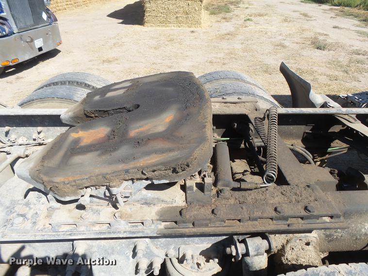 image for item DC3855 2004 Freightliner Columbia semi truck