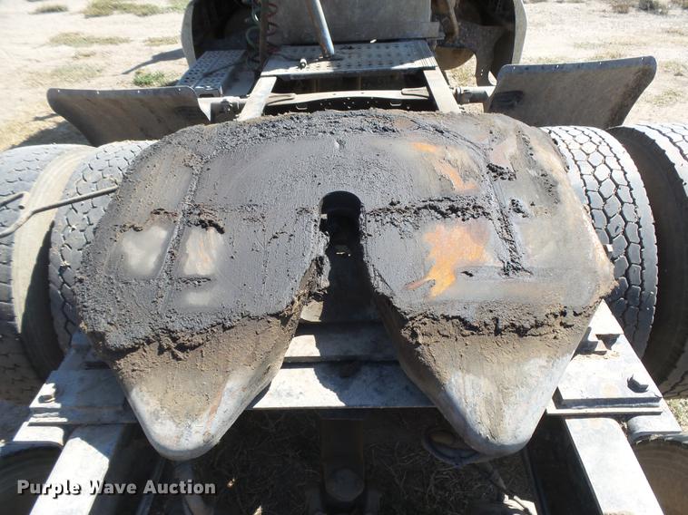 image for item DC3855 2004 Freightliner Columbia semi truck